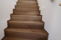 Vinylové schody bez nosu – Dub Classic